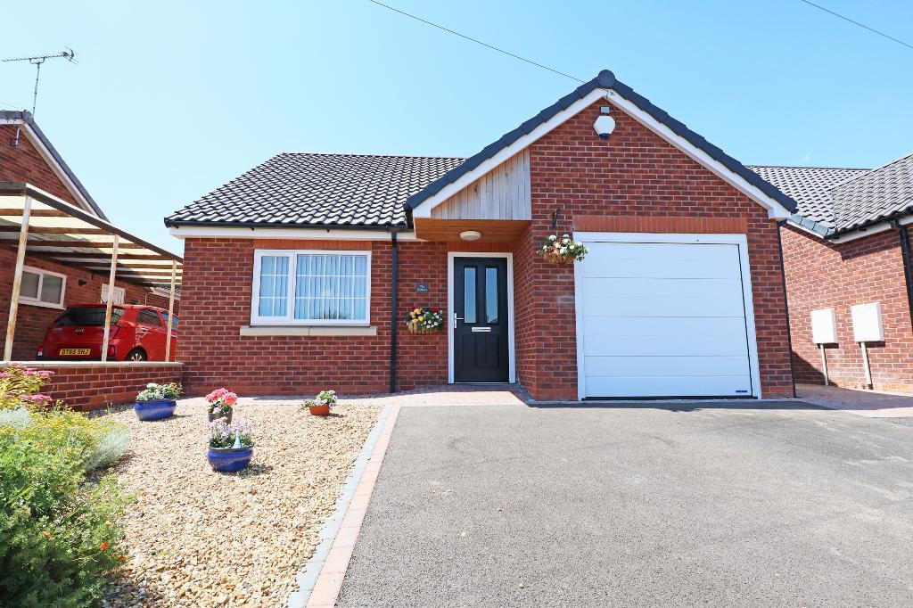 2 Bedroom Dorma Bungalow For Sale in Stuart Close, Stone, Staffordshire